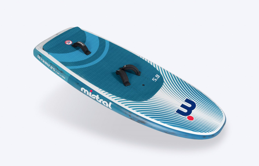 Mistral Skywave 135L – Wingfoil Hartfaserplatte Wingfoil Folie 135 Liter blau weiße Vorderseite