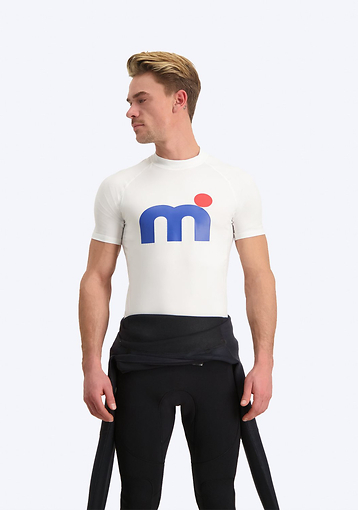 Mistral Short Sleeve Lycra Orlando Herren – Weißes Lycra blaues rotes Logo weiße Vorderseite Mistral Short Sleeve Lycra Orlando Herren – Weißes Lycra blaues rotes Logo weiße Vorderseite
